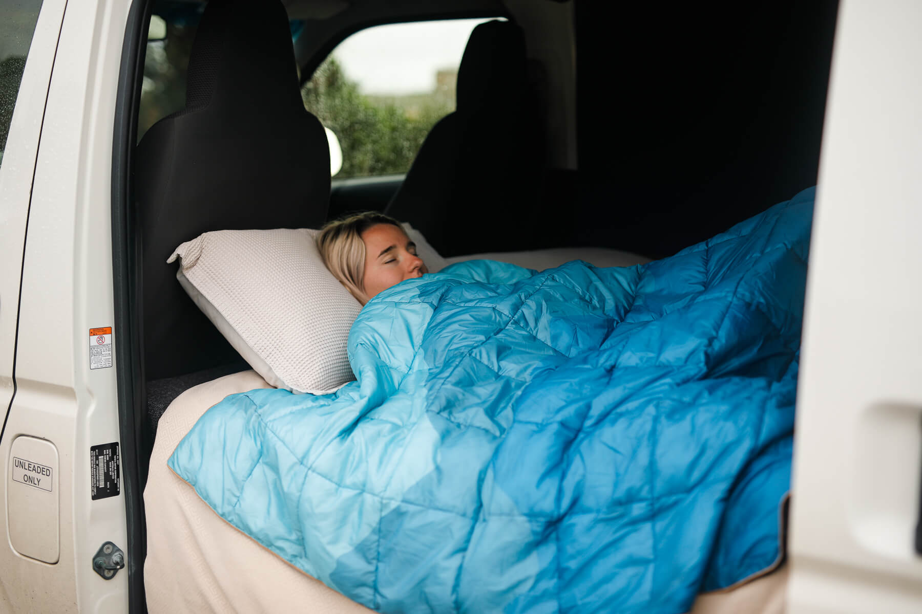 Mountain Blue Sustainable Down - Puffy Blanket | Made From 100% Recycled  Material | NAKIE — Nakie - USA